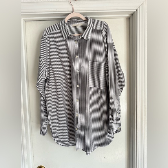 LOFT Tops - NWOT Loft Button Down